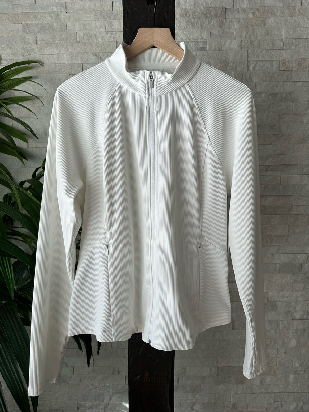 ATHLETA White Salutation Stretch Ribbed Jacket III Size XL New with Tag
